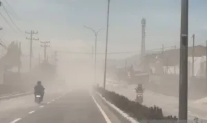 Hujan Abu Gunung Sinabung S...