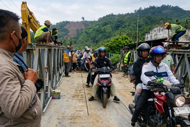 Jembatan Darurat Trans Sulawesi di Kasimbar Hanya Bisa Di...