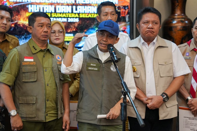 Menhut Raja Antoni Tutup Sementara Pendakian di 9 Taman Nasional Rawan Karhutla