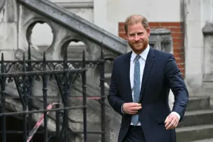 Pangeran Harry Pulang Kampung tapi Tetap Desak Istana Minta Maaf
