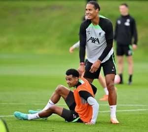 Van Dijk Minta Liverpool Pe...