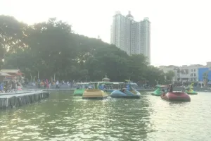 Warga Asing Asal Aljazair Ini Bikin Geger, Lakukan Ritual Berendam di Danau Sunter