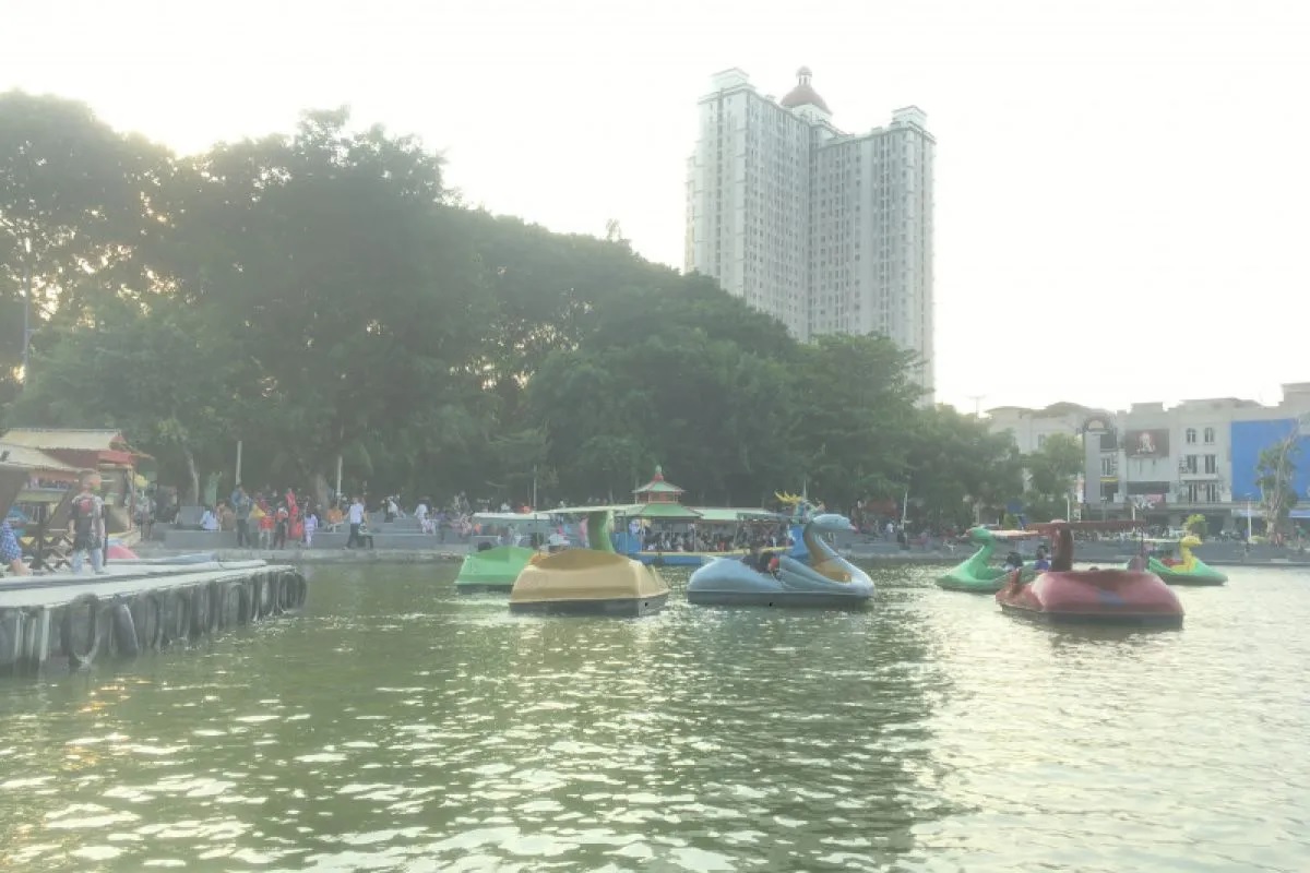 Warga Asing Asal Aljazair Ini Bikin Geger, Lakukan Ritual Berendam di Danau Sunter