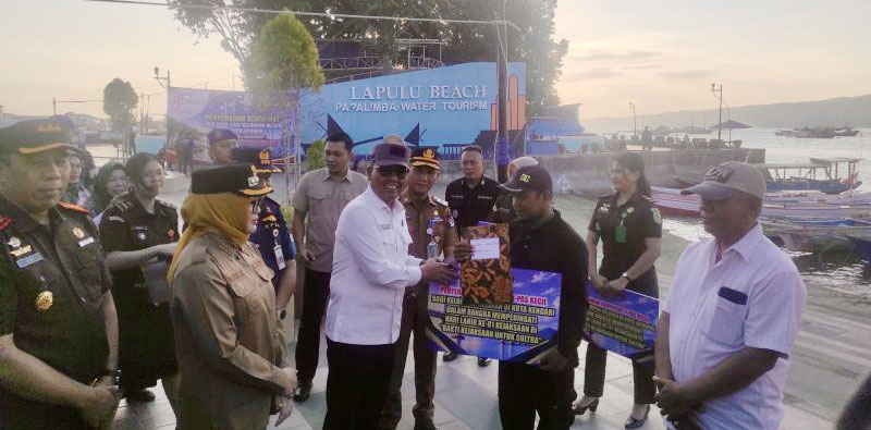 Bantu Nelayan Dapat Akses BBM Subsidi, Kejari Kendari Ser...