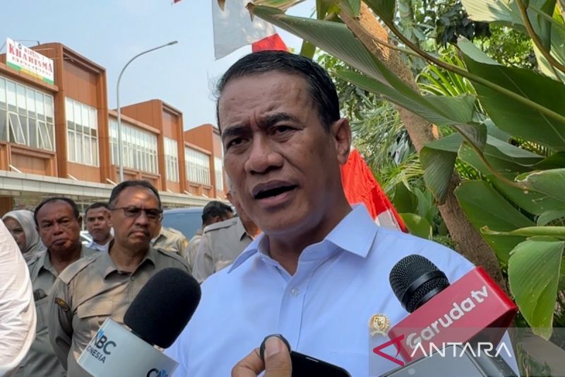 Mentan Amran Gerak Cepat, Bantuan Alsintan untuk Buruh Ta...