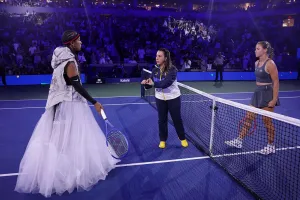 Naomi Osaka Menang Dramatis di Babak Pertama US Open, Gaya Fashion Jadi Sorotan