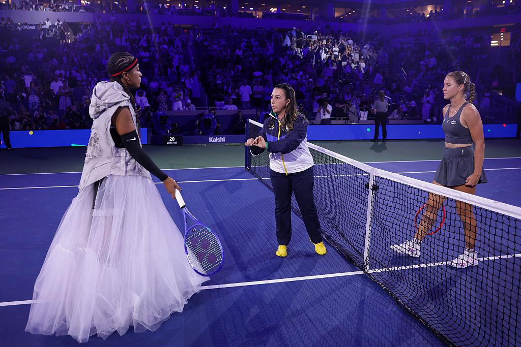 Naomi Osaka Menang Dramatis di Babak Pertama US Open, Gaya Fashion Jadi Sorotan
