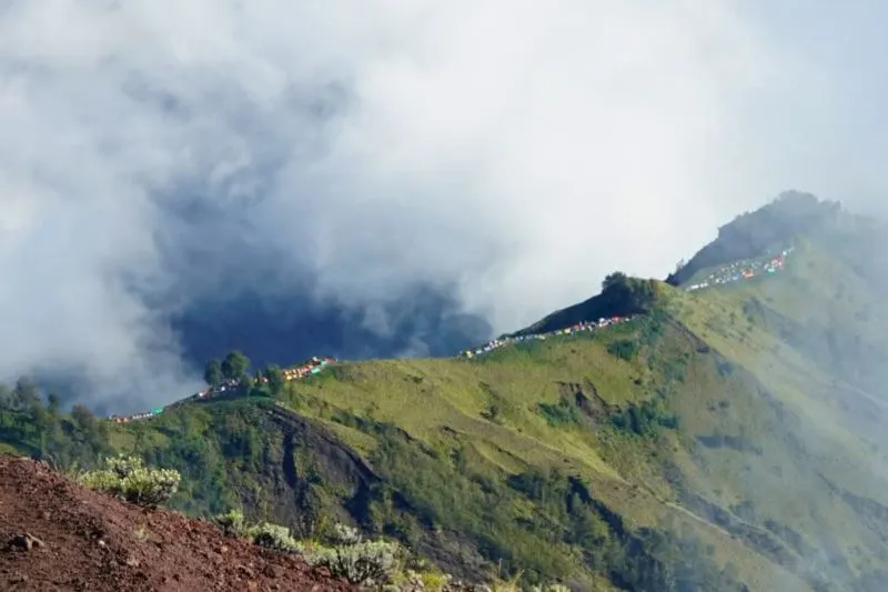 Pendakian Gunung Rinjani Dibuka Terbatas Mulai 1 Septembe...