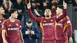 Serie A Italia: Malen Tampil Impresif,  Roma Atasi  Lecce 4-0 dan Rebut Puncak Klasemen 