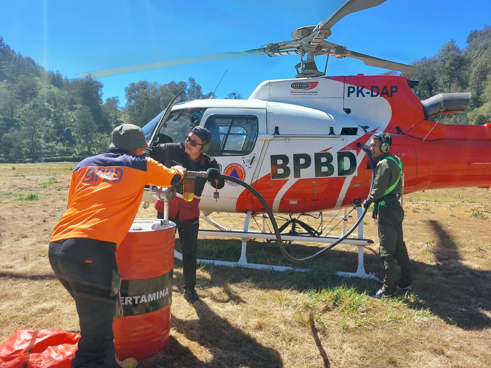 Angin Kencang Jadi Cobaan Water Bombing Karhutla Gunung S...