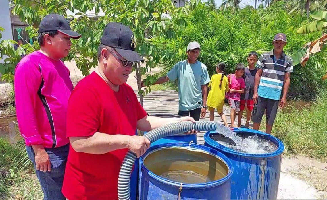 Bantu Warga Terdampak Kemarau, Kalteng Guyur 74.000 Liter...