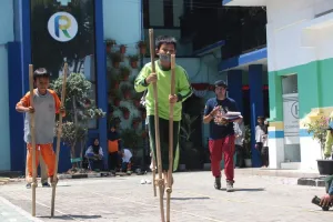Camat Rancasari di Kota Bandung Gelar Festival Olahraga Tradisional untuk Kenalkan Permainan Rakyat kepada Generasi Muda  