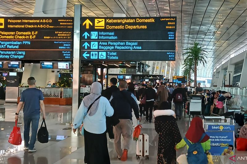 Erupsi Gunung Sinabung Ganggu Operasional Penerbangan di Soetta-Kualanamu 