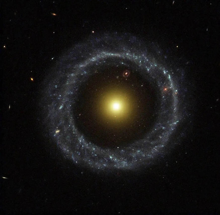 Hoag’s Object, Galaksi Berbentuk Cincin yang Masih Jadi Teka-Teki Kosmik