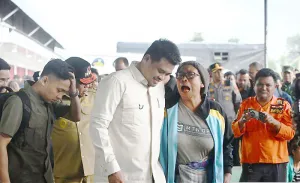 Jangan Kembali Dulu, Bobby Nasution Siapkan Bus Sekolah hingga Fasilitas Lengkap bagi Pengungsi Sinabung