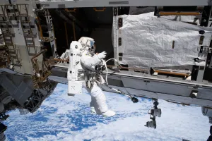 Kolaborasi Keren NASA dan ESA Bersihkan Mikroorganisme di Luar ISS