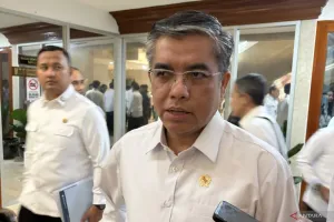 Lulusan Banyak, Tapi Tak Sesuai Kebutuhan Industri? Menaker Ungkap Solusinya