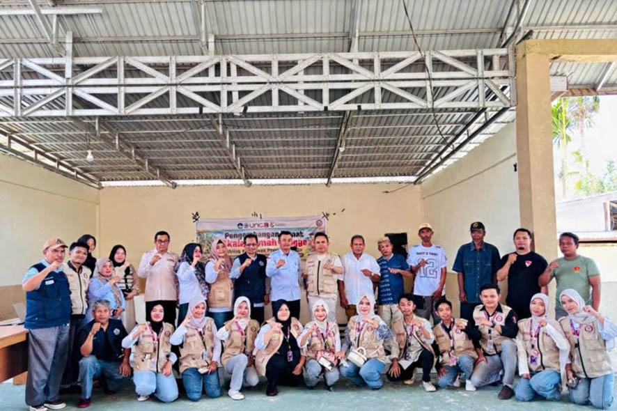 Mahasiswa KKN Kenalkan Silase Pakan Komplit Ternak Sapi pada Masyarakat