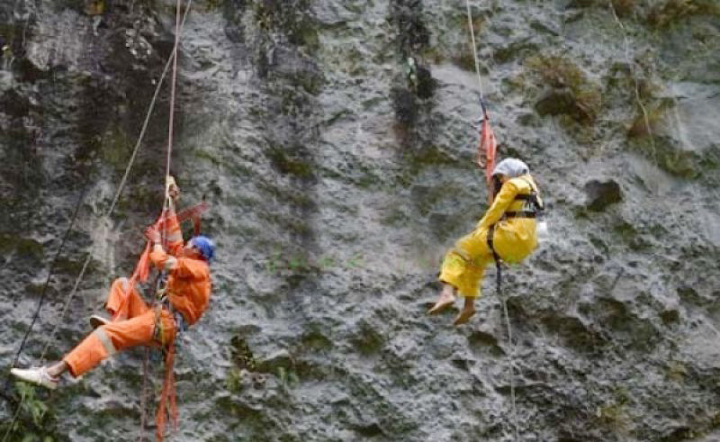 Merah Putih Berkibar! 5 Pemanjat Tebing Tim Ibex Indonesi...