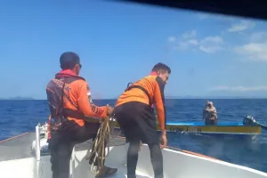 Nyaris Terombang-ambing! Tim SAR Selamatkan 6 Penumpang KM Nyong Fati di Selat Bangka