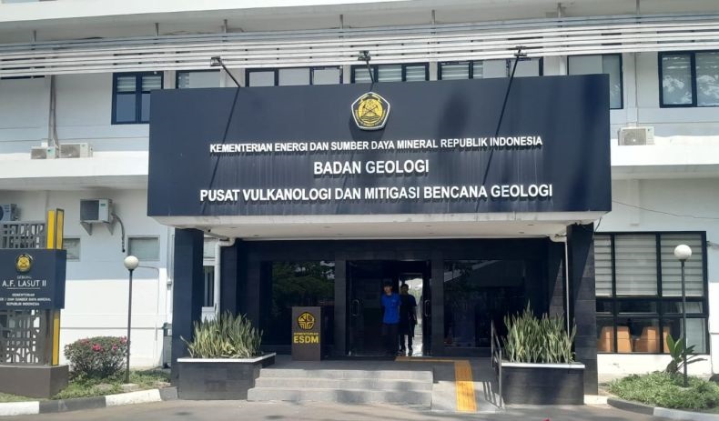 Enam Gunung Api Erupsi Bersamaan, PVMBG Ungkap Fakta Meng...