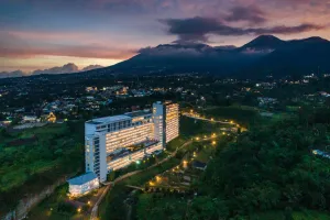 Genap 10 Tahun, Le Eminence Puncak Tebar Promo Menginap Hingga Aksi Sosial