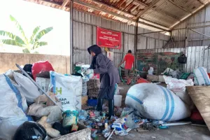 Guru Besar Unhas: 90 Persen Sampah Darat Berpotensi Jadi Miikroplastik