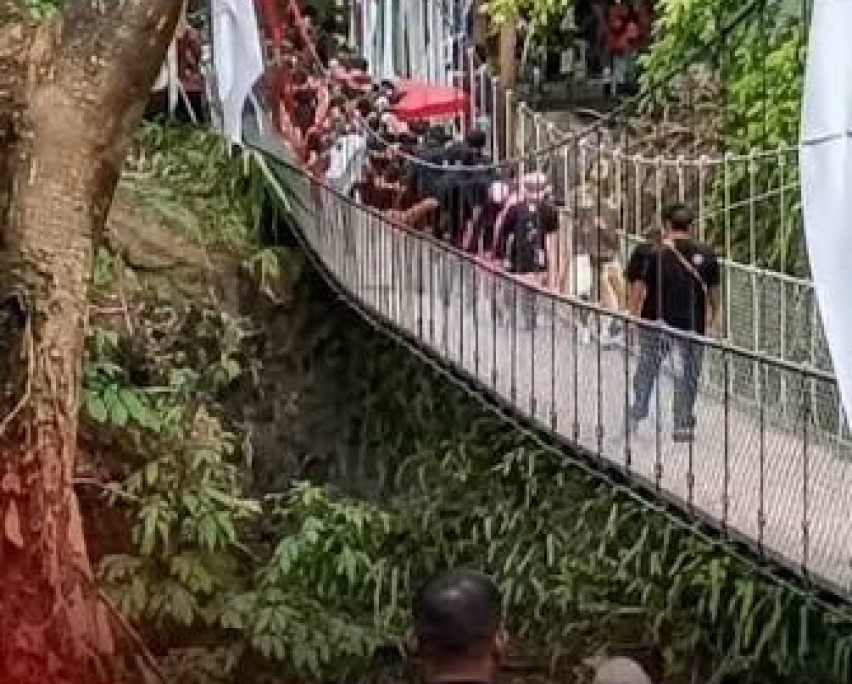 Jembatan Ambruk Usai Diresmikan, Pemprov Jabar Turun Tangan Ambil Alih