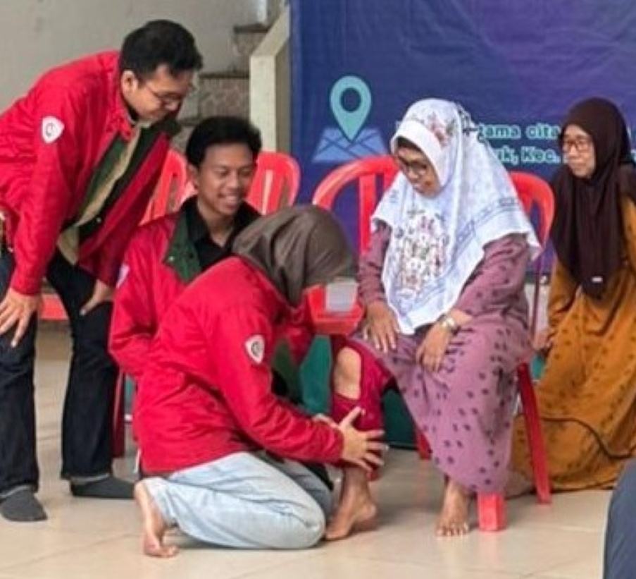 Mahasiswa ITS Bikin Penyangga Lutut Terapi dan Kursi Bant...