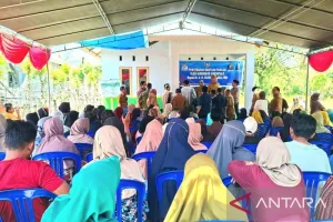 Pemprov Gorontalo Beri Bantuan Pangan 907 KK di Bone Bolango
