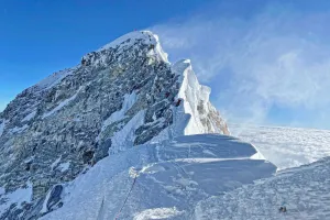 Runtuhnya Gletser Raksasa Jadi Bom Waktu Negara-negara di Kaki Himalaya