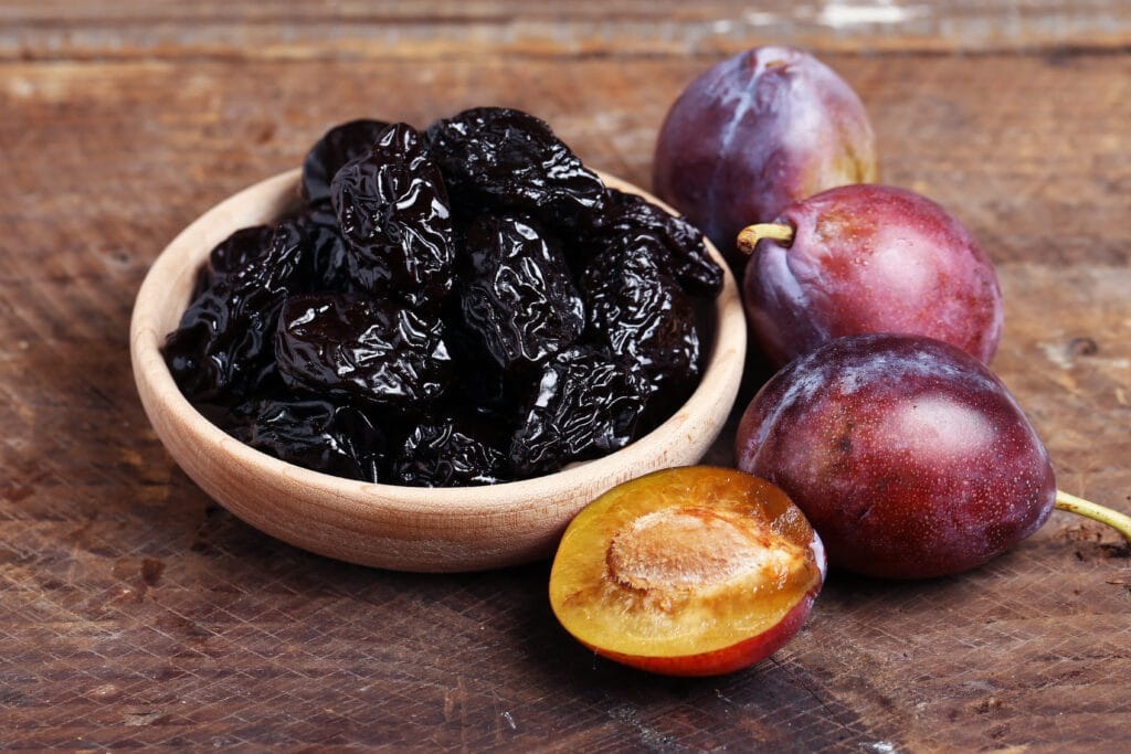 Buah Plum Ternyata Mampu Melindungi Kepadatan Tulang, Ikuti Saran Ahli Nutrisi Ini!