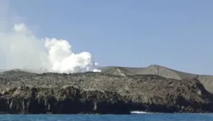 Anak Krakatau Kembali Erupsi, Ini Kronologi Letusannya dari 1883 hingga 2026