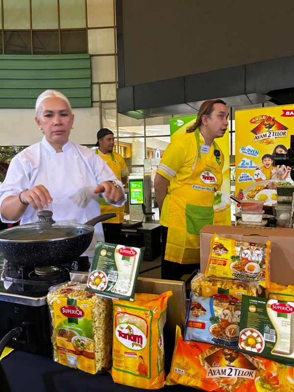 Chef Petty Elliott dan Chef Budiono Sukim Buka Rahasia Produk Legendaris FKS Food