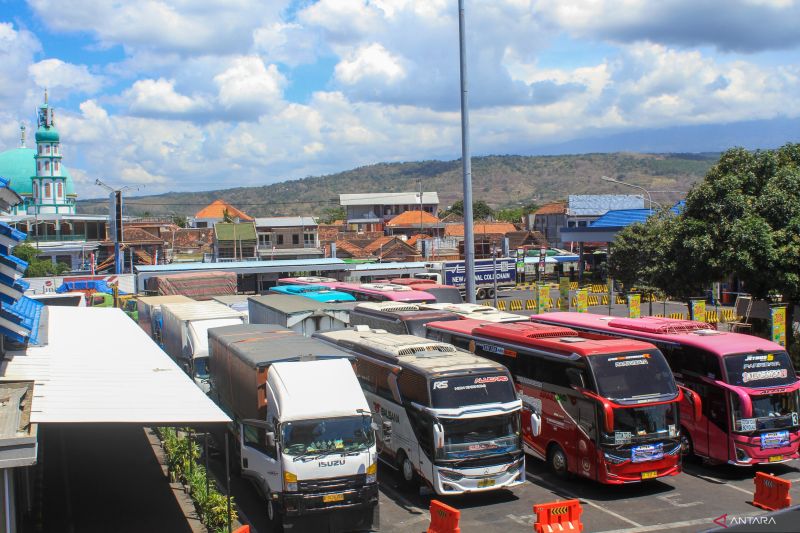Antrean Kendaraan Mengular ke Pelabuhan Ketapang Berangsur Berkurang