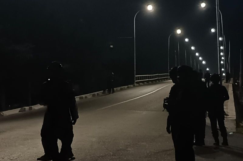 Polisi Amankan Delapan Pemuda Bawa Senjata Tajam di Jembatan Lalove Kota Palu