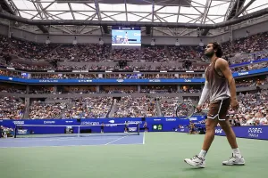 US Open 2026: Alcaraz Tambah Lapisan Kaus Usai Tank Top-nya Terlalu Terbuka
