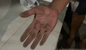 Abu Gunung Anak Krakatau Mulai Guyur Pesisir Serang, Warga Keluhkan Mata Perih dan Tenggorokan