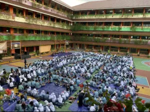 Abu Vulkanik Gunung Anak Krakatau Capai Jakarta, Sekolah Terapkan PJJ Mulai 7 September
