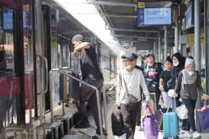 Erupsi Gunung Anak Krakatau Berimbas ke Perjalanan Kereta, KAI Daop 1 Catat Peningkatan Penumpang Keluar Jakarta