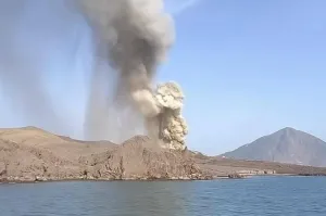 Kemenhub Larang Kapal Mendekati kawasan Gunung Anak Krakatau