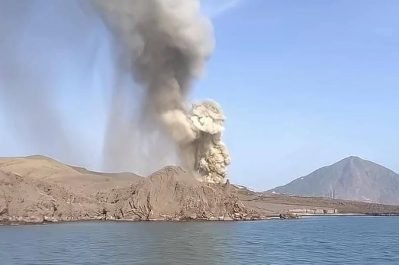 Kemenhub Larang Kapal Mendekati kawasan Gunung Anak Krakatau