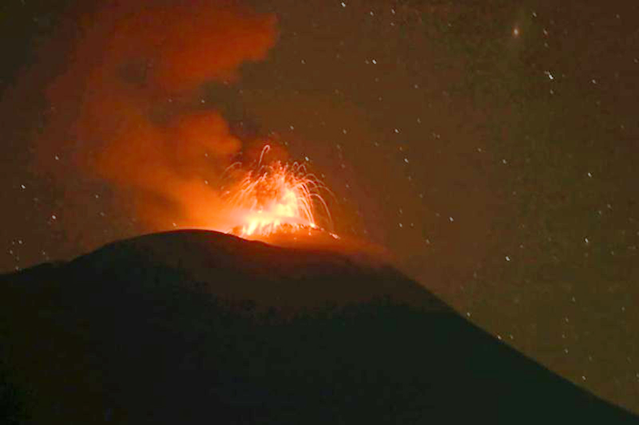 Mencekam, Gunung Ile Lewotolok Meletus 1.873 Kali Hanya dalam Waktu 5 Hari