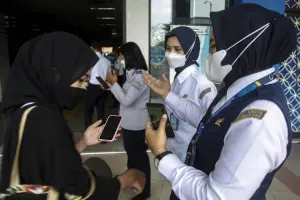 Netizen Keluhkan Abu Vulkanik yang Mengotori Sejumlah Layanan Publik di Jakarta