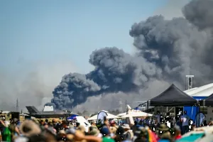 Pesawat Militer Yunani Jatuh Saat Pertunjukan Udara, Dua Pilot Tewas