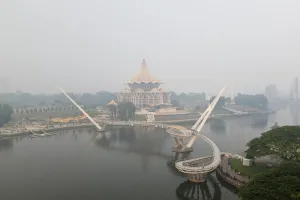 Polusi Udara Mencekik, Raja Malaysia Nyatakan Darurat Sarawak
