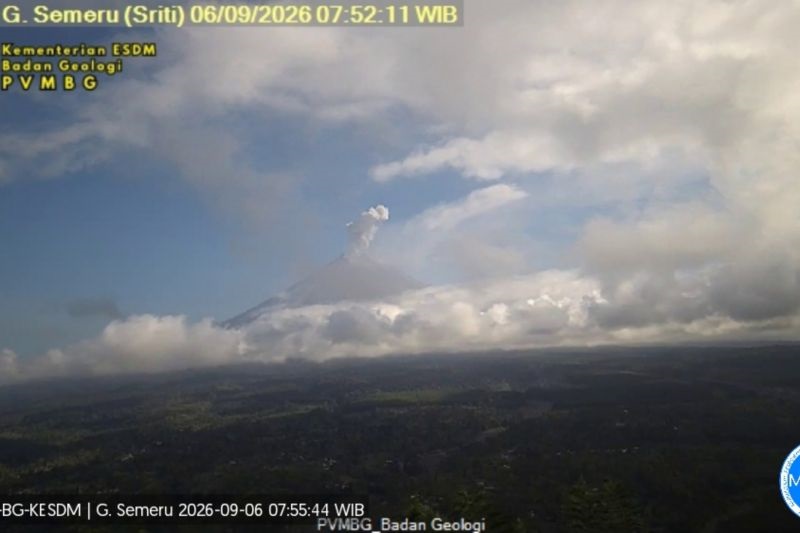 Setelah Anak Krakatau, Gunung Semeru Erupsi Lagi! Kolom Letusan Menjulang 1.000 Meter