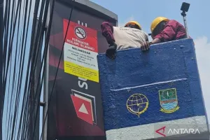 Tunggakan Pajak Jadi Sorotan, Bapenda Bekasi Tempel 61 Stiker Peringatan