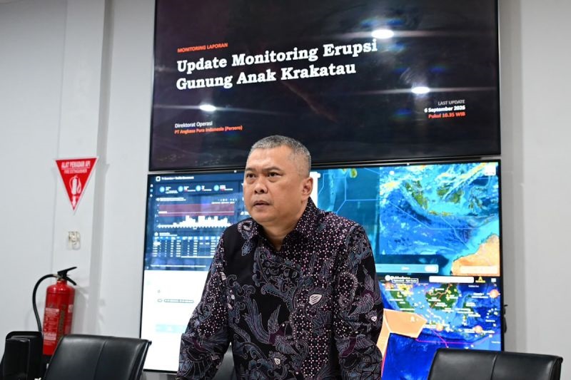 1.558 Penerbangan Terdampak Abu Vulkanik, 170.000 Penumpang Tertahan di Delapan Bandara
