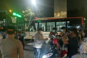 Abu Vulkanik Anak Krakatau Mengarah ke Jakarta? Polisi Bergerak, 1.200 Masker Dibagikan